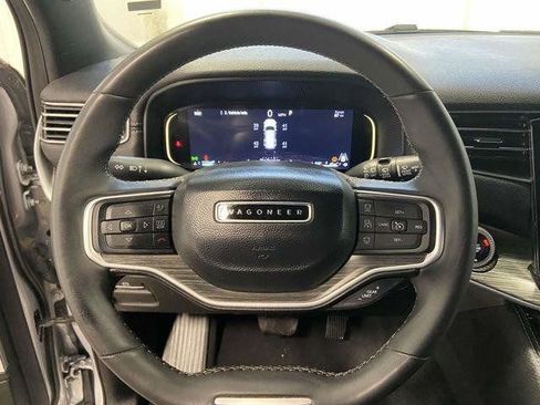 Used 2024 Jeep Wagoneer L Series II w/ Flexible Seating Group AWD/4WD image 19