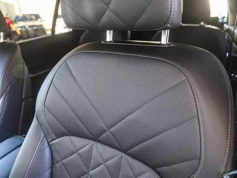 Certified 2023 BMW X7 xDrive40i w/ M Sport Package image 21