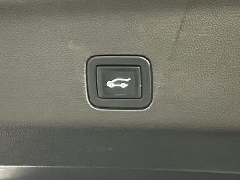 Used 2022 Cadillac Escalade Premium Luxury w/ LPO, Illumination Package image 40