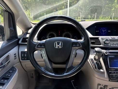 Used 2014 Honda Odyssey Touring image 19