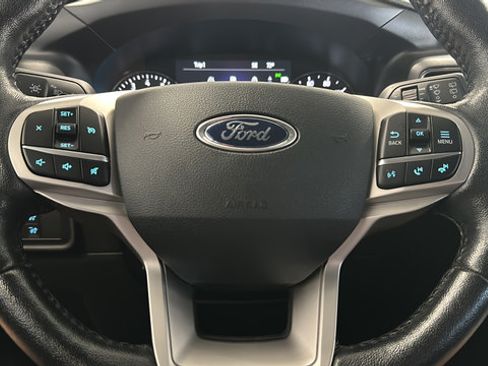 Used 2021 Ford Explorer XLT w/ Equipment Group 202A AWD/4WD image 16