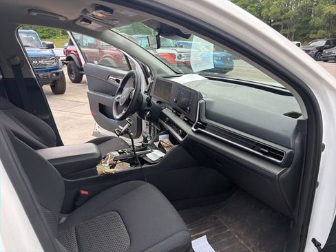 Used 2024 Kia Sportage LX FWD image 23