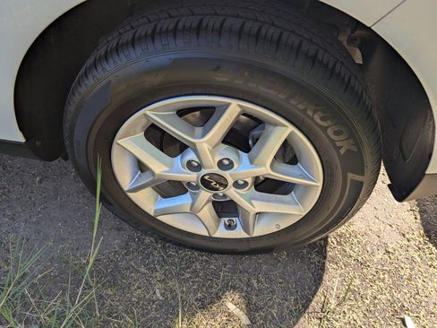 Certified 2025 Kia Soul LX image 11