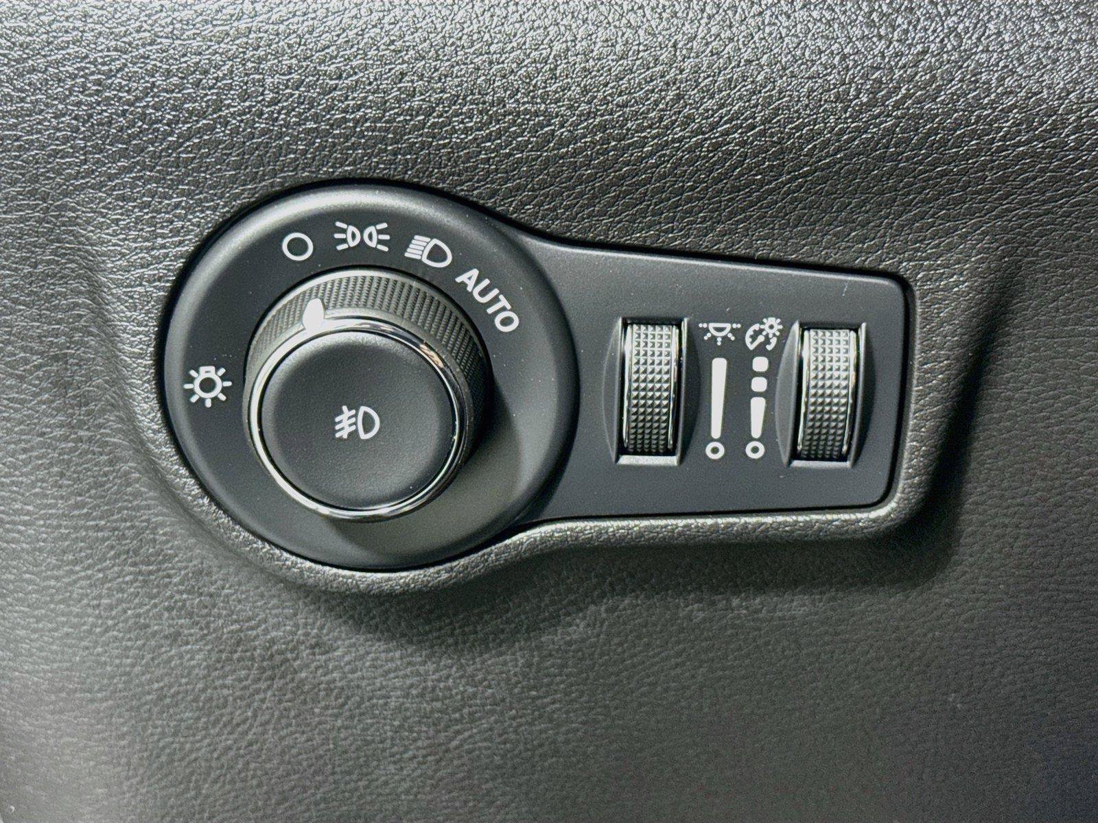 Used 2024 Jeep Compass Latitude w/ Convenience Group AWD/4WD image 15
