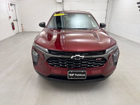 Used 2024 Chevrolet Trax RS FWD image 8