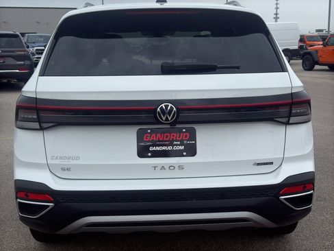 Used 2025 Volkswagen Taos SE AWD/4WD image 7