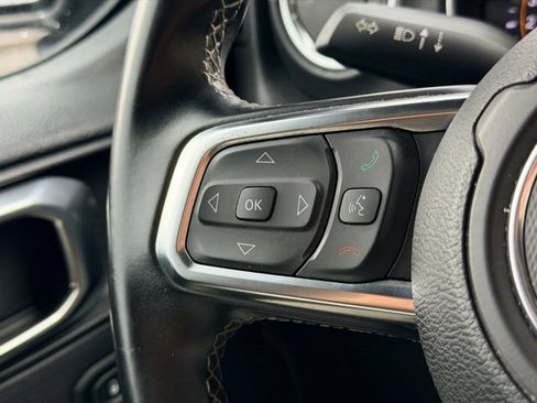 Used 2018 Jeep Wrangler Unlimited Sahara image 9