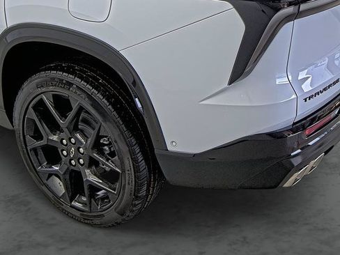 New 2026 Chevrolet Traverse RS w/ LPO, Floor Liner Package FWD image 9