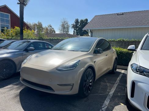 Used 2023 Tesla Model Y Performance AWD/4WD image 2