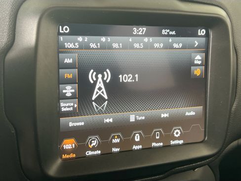 Used 2022 Jeep Renegade Latitude AWD/4WD image 15