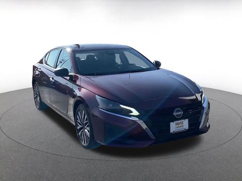 Used 2025 Nissan Altima 2.5 SV image 3