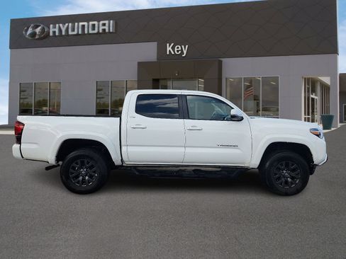 Used 2023 Toyota Tacoma SR5 w/ Technology Package image 3