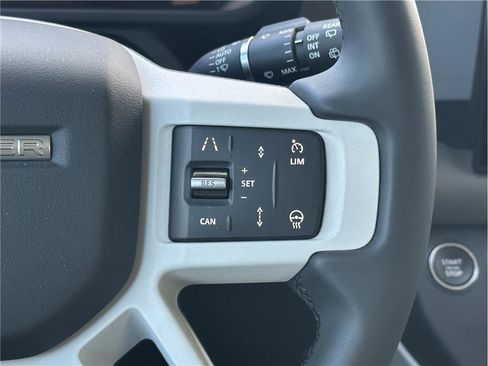 Used 2025 Land Rover Defender 90 S image 17