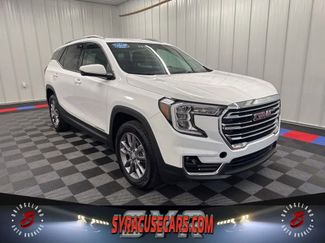 Used 2024 GMC Terrain SLT image 1