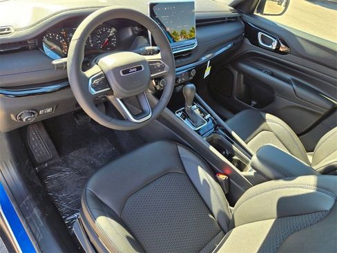 New 2026 Jeep Compass Latitude image 9