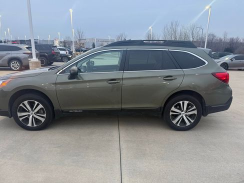 Used 2018 Subaru Outback 2.5i Limited image 2