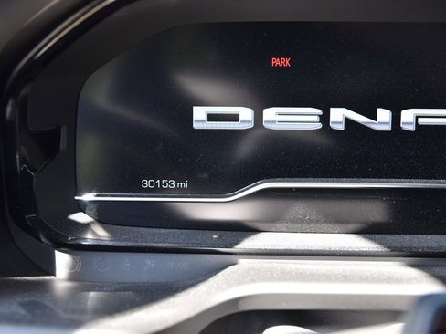 Used 2024 GMC Yukon XL Denali Ultimate image 8