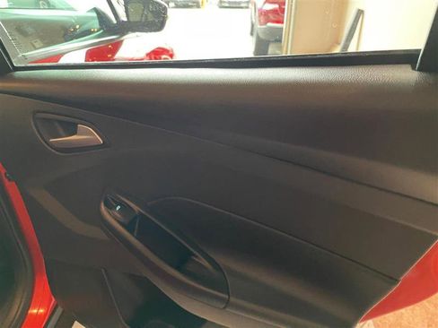 Used 2015 Ford Focus SE image 74