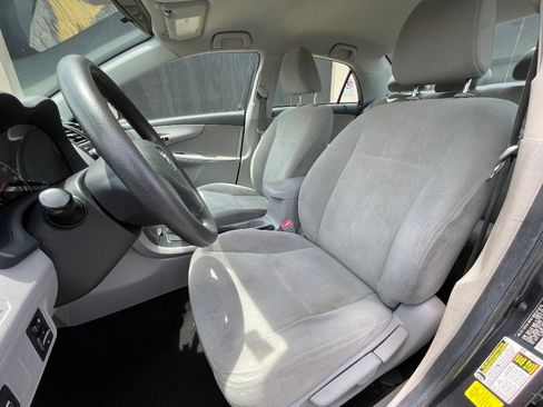 Used 2013 Toyota Corolla L FWD image 35