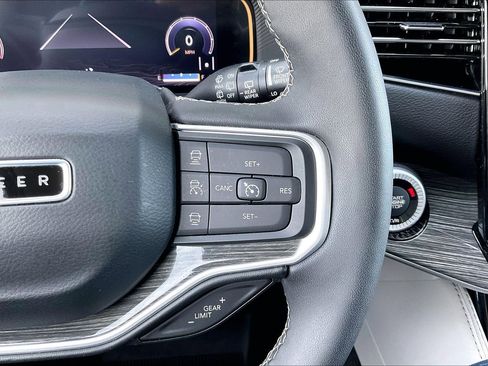 Used 2022 Jeep Wagoneer Series II image 11