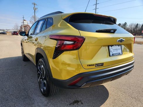 Certified 2024 Chevrolet Trax RS w/ Driver Confidence Package image 36