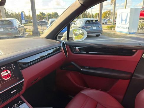 Used 2022 Porsche Cayenne image 17