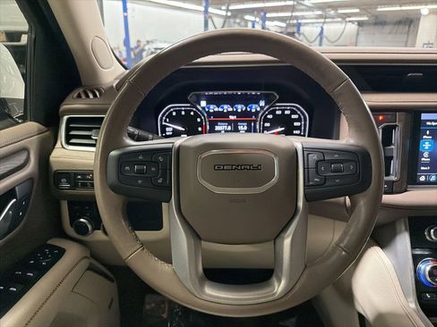 Used 2021 GMC Yukon Denali w/ Denali Premium Package AWD/4WD image 18