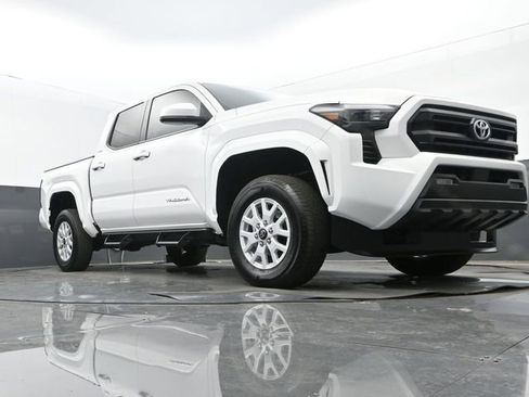 Used 2025 Toyota Tacoma SR5 AWD/4WD image 22