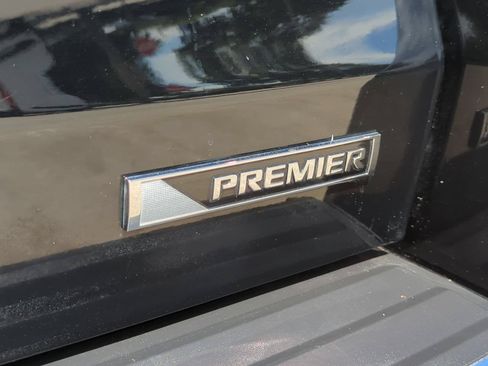 Used 2017 Chevrolet Suburban Premier RWD image 6
