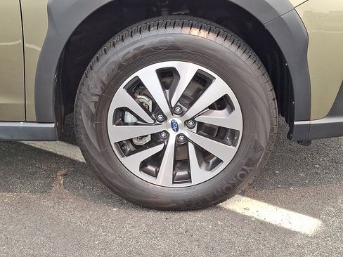 Certified 2025 Subaru Outback Premium AWD/4WD image 8
