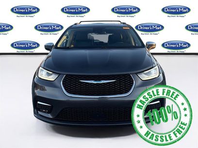 Used 2021 Chrysler Pacifica Limited w/ Uconnect Theater Family Group