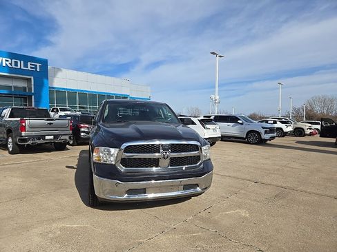 Used 2018 RAM 1500 Classic SLT image 9