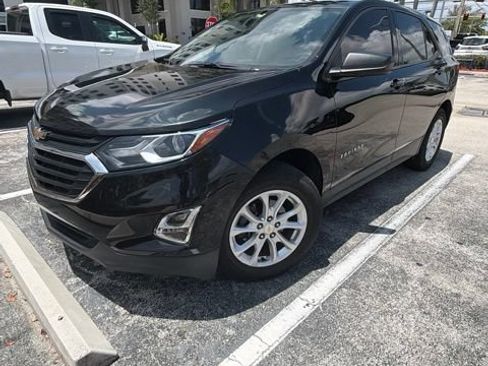 Used 2019 Chevrolet Equinox LS FWD image 2