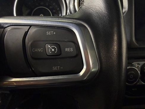 Used 2022 Jeep Wrangler Unlimited Sahara AWD/4WD image 16