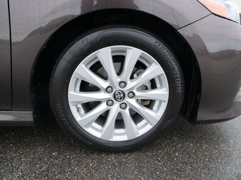 Used 2018 Toyota Camry LE image 10