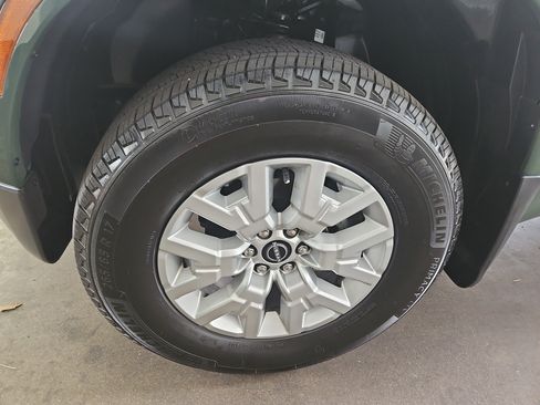 Used 2024 Nissan Frontier SV w/ SV Convenience Package image 18