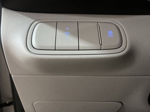 Used 2023 Hyundai Venue SEL image 20