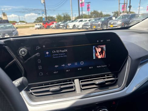 Used 2025 Chevrolet Trax LT FWD image 20