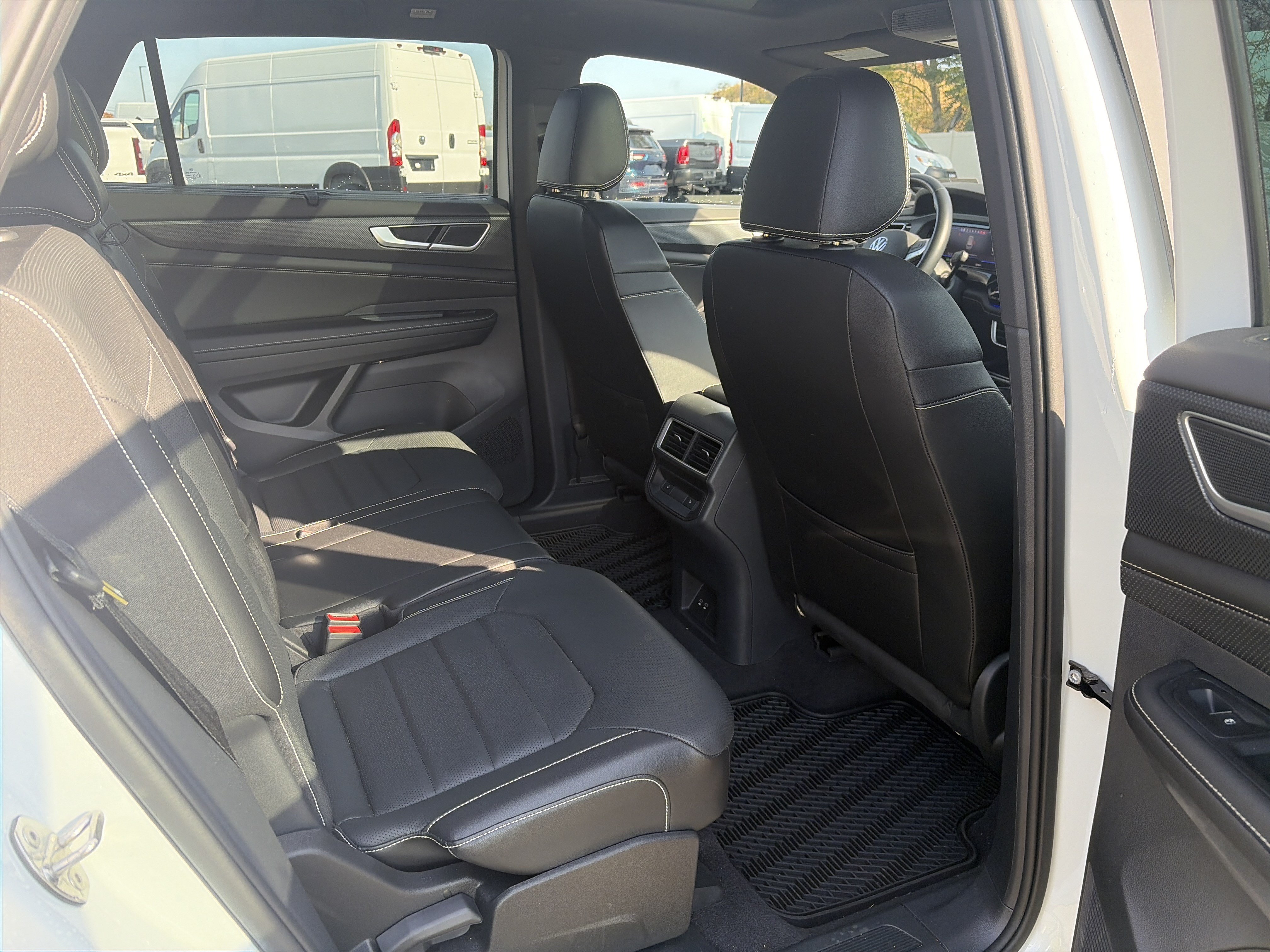 Certified 2024 Volkswagen Atlas Cross Sport SEL R-Line AWD/4WD image 22