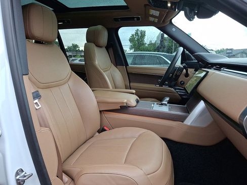 Certified 2025 Land Rover Range Rover SE AWD/4WD image 28