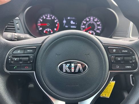 Used 2018 Kia Optima LX w/ 17" Alloy Wheels Package image 27