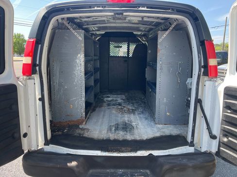 Used 2011 GMC Savana 1500 image 9