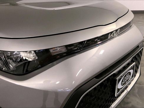 Certified 2025 Kia Soul LX w/ LX Technology Package FWD image 28