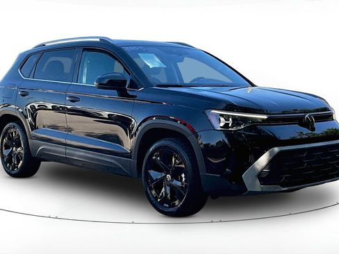 Certified 2025 Volkswagen Taos SE w/ Panoramic Sunroof Package image 1