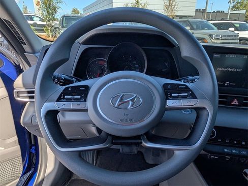 Used 2023 Hyundai Elantra SEL w/ Preferred Accessory Package image 9