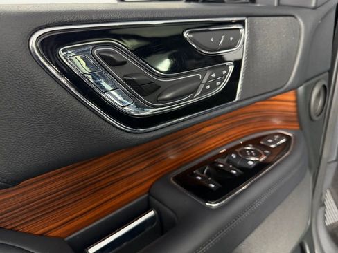 Used 2024 Lincoln Navigator Reserve image 25