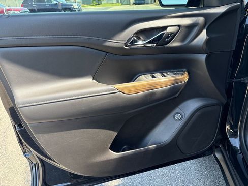 Certified 2022 GMC Acadia SLE w/ Driver Convenience Package image 15