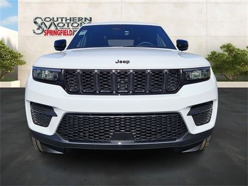 New 2025 Jeep Grand Cherokee Altitude image 8