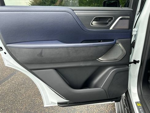 New 2027 INFINITI QX80 Sensory AWD/4WD image 30