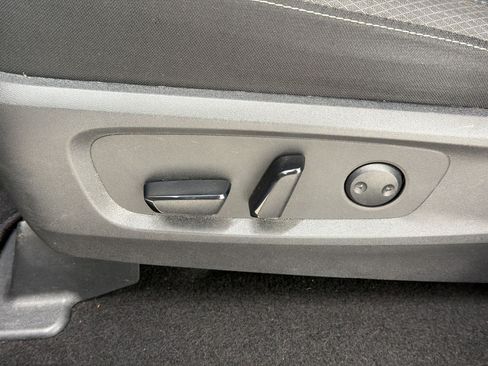 Used 2025 Nissan Pathfinder SV FWD image 14